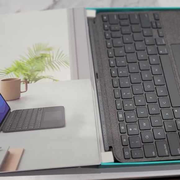 Logitech Combo Touch Keyboard Case for 11 inch iPad Pro 1st 2nd 3rd 4th Gen - Picture 3 of 8